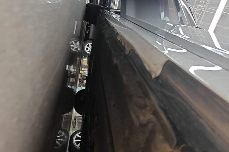 Used BMW 5 Series New Energy 2021 535Le Luxury Package Right Side Sill