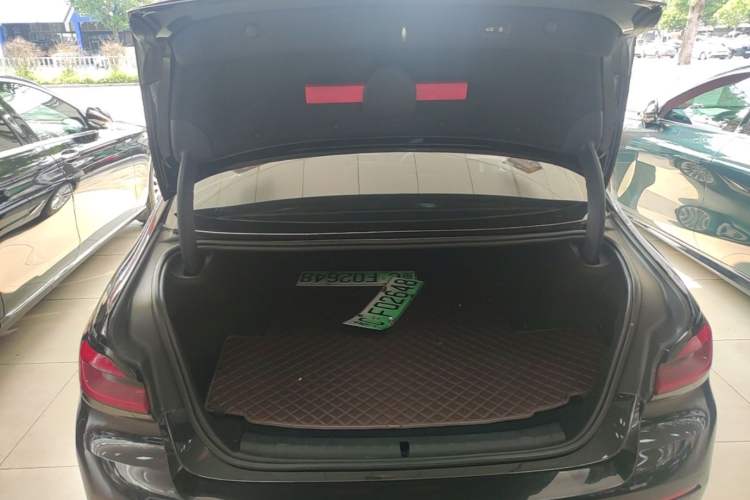 Used BMW 5 Series New Energy 2021 535Le Luxury Package Trunk