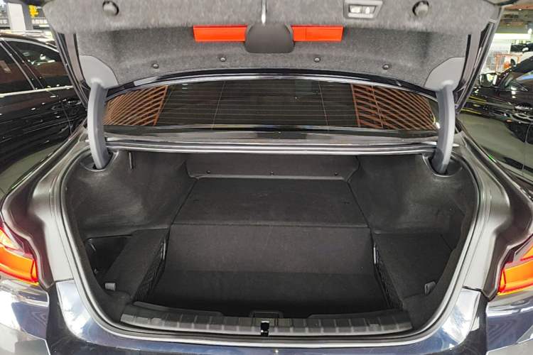 Used BMW 5 Series New Energy 2021 535Le M Sport Package Trunk