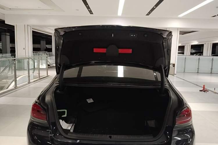 Used BMW 5 Series New Energy 2021 535Le Luxury Package Trunk