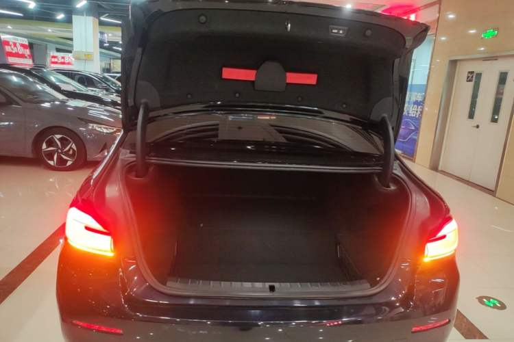 Used BMW 5 Series New Energy 2021 Updated 535Le Luxury Package Trunk