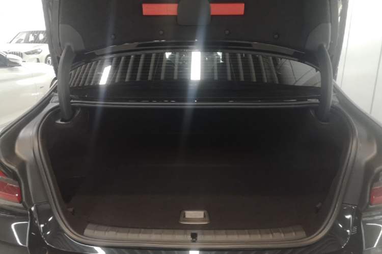 Used BMW 5 Series New Energy 2021 Restyled 535Le M Sport Package Trunk