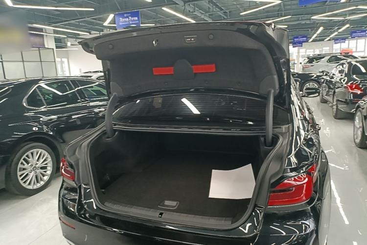 Used BMW 5 Series New Energy 2021 535Le Luxury Package Trunk