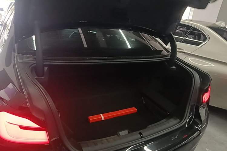 Used BMW 5 Series New Energy 2021 Restyled 535Le M Sport Package Trunk