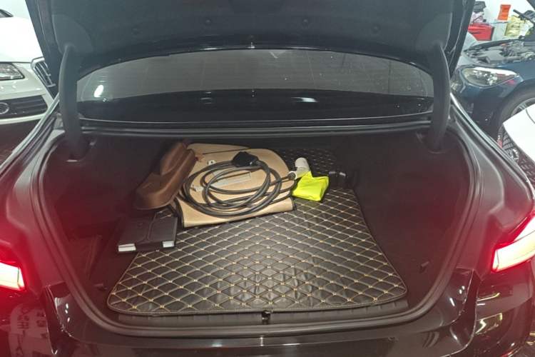 Used BMW 5 Series New Energy 2021 Updated 535Le Luxury Package Trunk