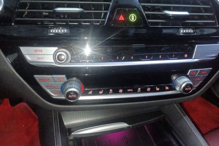 Used BMW 5 Series New Energy 2021 535Le Pioneer Edition M Sport Package Audio And AC Panel