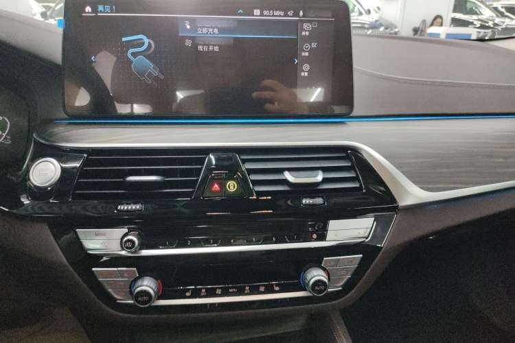 Used BMW 5 Series New Energy 2021 535Le Luxury Package Audio And AC Panel