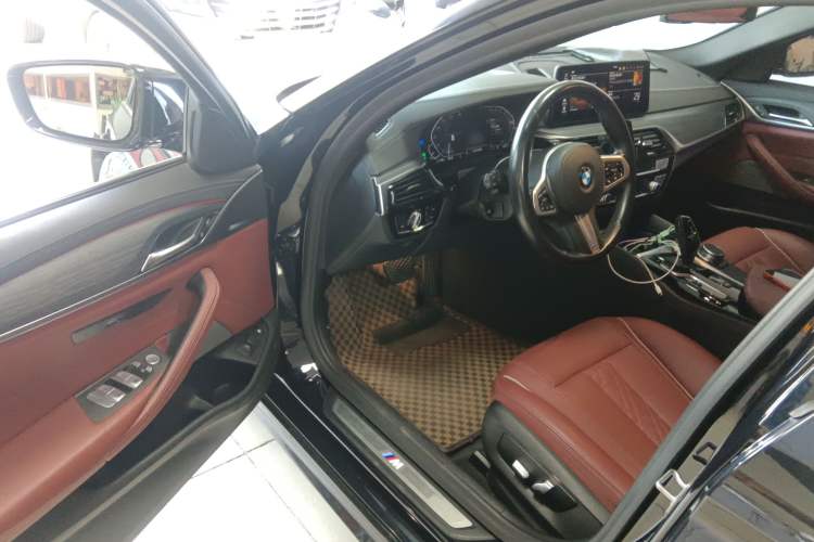 Used BMW 5 Series New Energy 2021 535Le Luxury Package Driver Seat