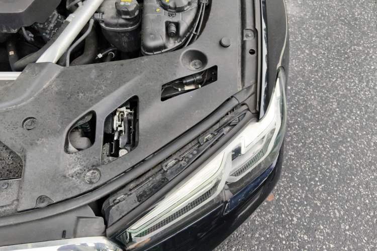Used BMW 5 Series New Energy 2021 535Le Luxury Package Engine Bay Left