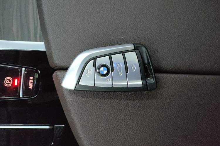 Used BMW 5 Series New Energy 2021 535Le Luxury Package Interior 1