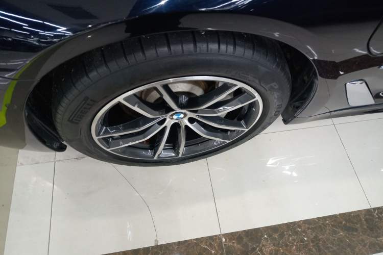 Used BMW 5 Series New Energy 2021 535Le Pioneer Edition M Sport Package Left Front Wheel Hub