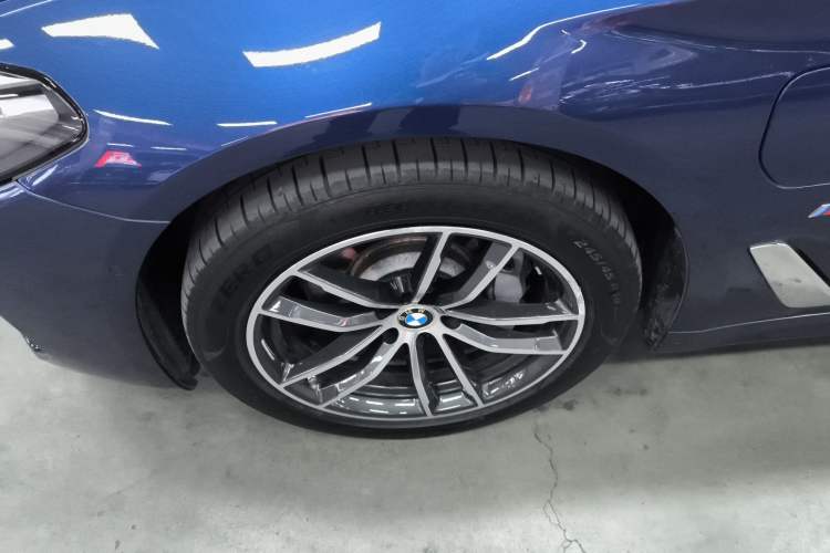 Used BMW 5 Series New Energy 2021 535Le Pioneer Edition M Sport Package Left Front Wheel Hub