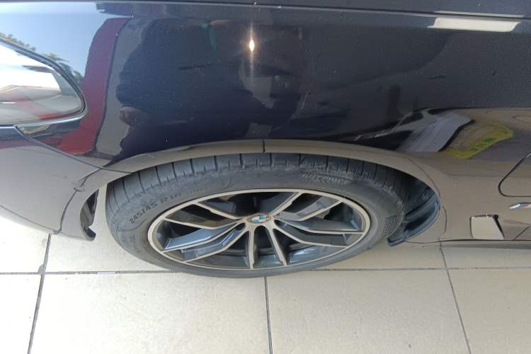 Used BMW 5 Series New Energy 2021 535Le Luxury Package Left Front Wheel Hub
