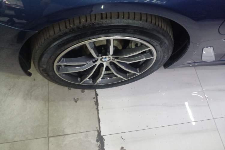 Used BMW 5 Series New Energy 2021 535Le Pioneer Edition M Sport Package Left Front Wheel Hub