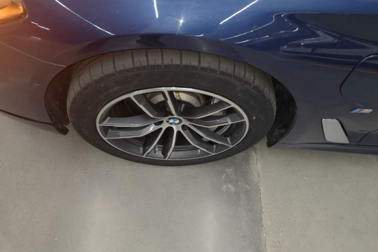 Used BMW 5 Series New Energy 2021 535Le M Sport Package Left Front Wheel Hub