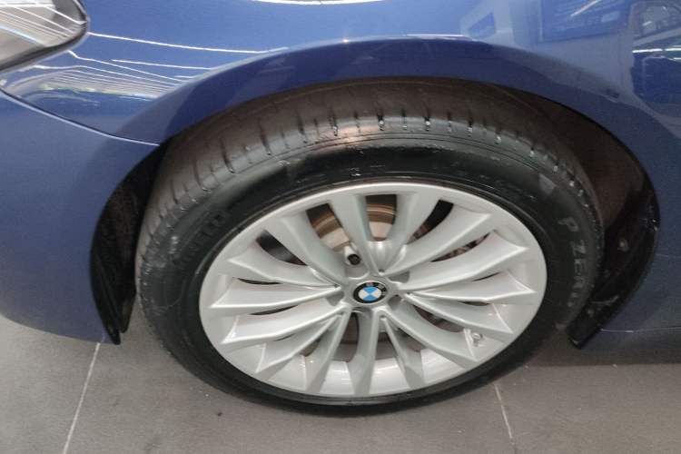 Used BMW 5 Series New Energy 2021 535Le Luxury Package Left Front Wheel Hub