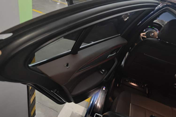 Used BMW 5 Series New Energy 2021 535Le M Sport Package Left Rear Door Interior