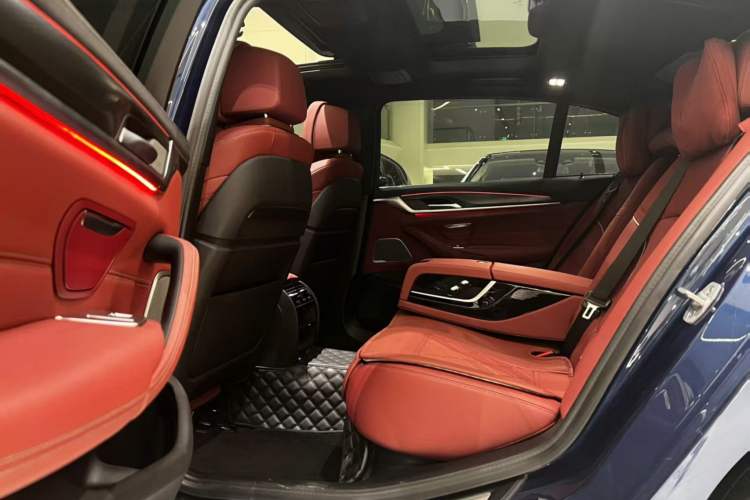Used BMW 5 Series New Energy 2021 535Le Pioneer Edition M Sport Package Left Rear Seat
