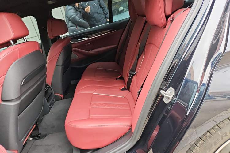 Used BMW 5 Series New Energy 2021 Restyled 535Le Pioneer Edition M Sport Package Left Rear Seat