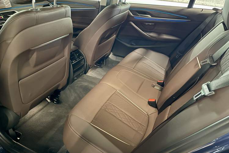 Used BMW 5 Series New Energy 2021 535Le Luxury Package Left Rear Seat