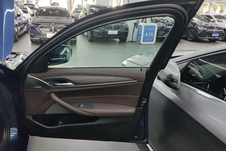 Used BMW 5 Series New Energy 2021 535Le Luxury Package Right Front Door Interior