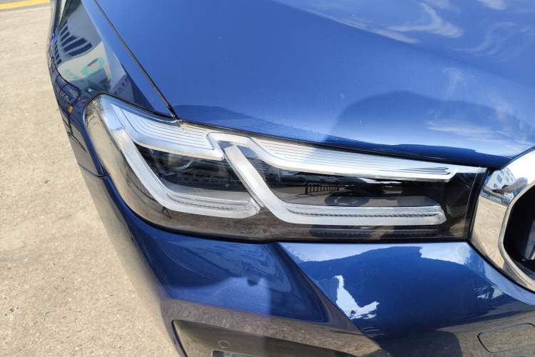 Used BMW 5 Series New Energy 2021 Restyled 535Le M Sport Package Right Front Headlight