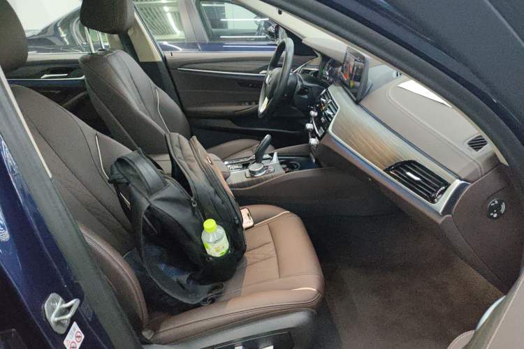 Used BMW 5 Series New Energy 2021 535Le Luxury Package Right Front Seat