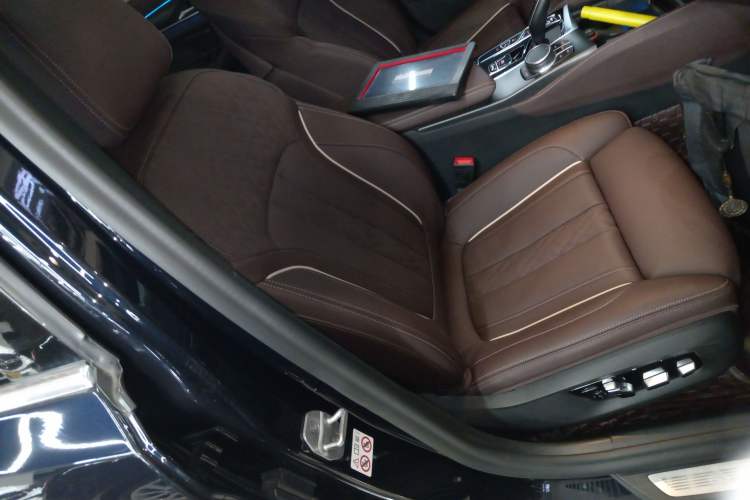 Used BMW 5 Series New Energy 2021 535Le Pioneer Edition M Sport Package Right Front Seat