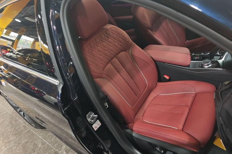 Used BMW 5 Series New Energy 2021 535Le Pioneer Edition M Sport Package Right Front Seat