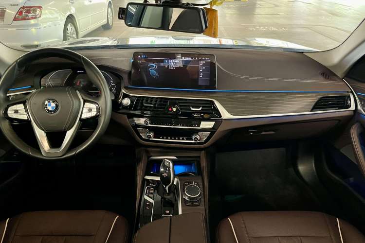 Used BMW 5 Series New Energy 2021 535Le Luxury Package Right Front Seat
