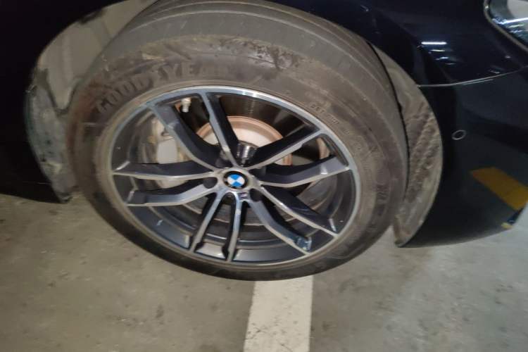 Used BMW 5 Series New Energy 2021 Restyled 535Le M Sport Package Right Front Wheel Hub