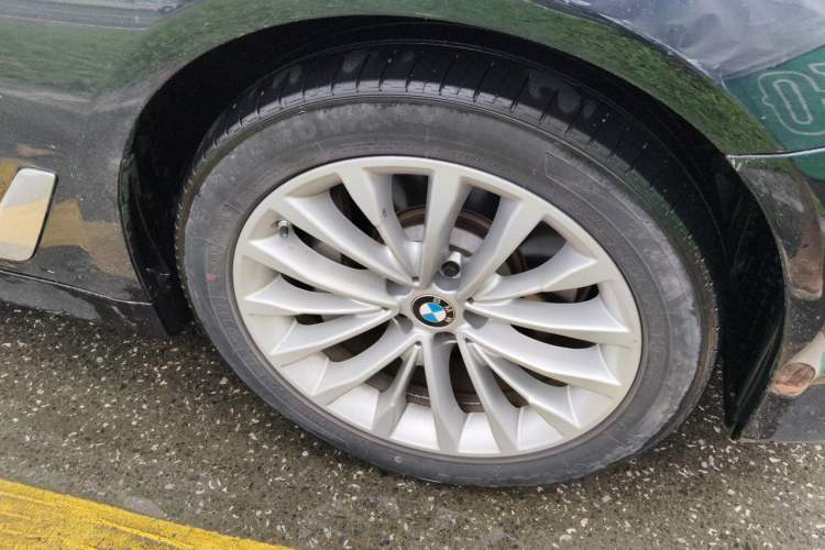 Used BMW 5 Series New Energy 2021 535Le Luxury Package Right Front Wheel Hub
