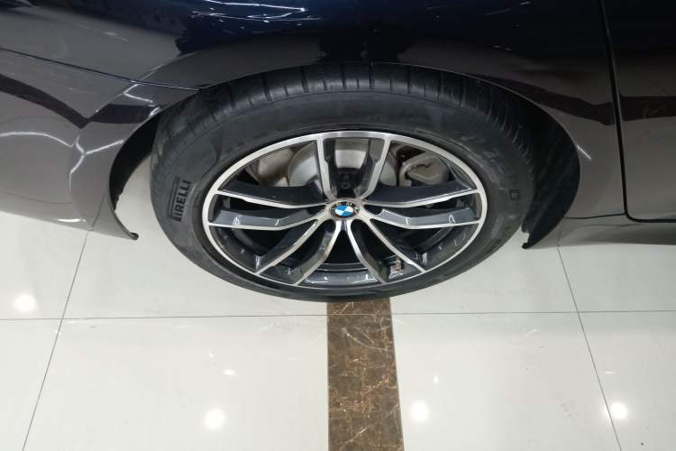 Used BMW 5 Series New Energy 2021 535Le Pioneer Edition M Sport Package Right Rear Wheel Hub