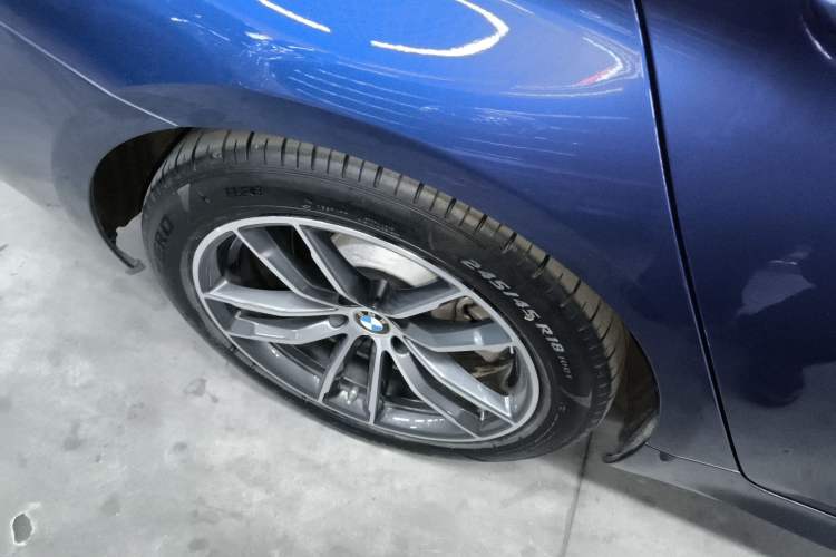 Used BMW 5 Series New Energy 2021 535Le Pioneer Edition M Sport Package Right Rear Wheel Hub