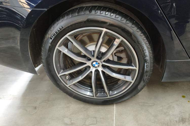 Used BMW 5 Series New Energy 2021 535Le M Sport Package Right Rear Wheel Hub