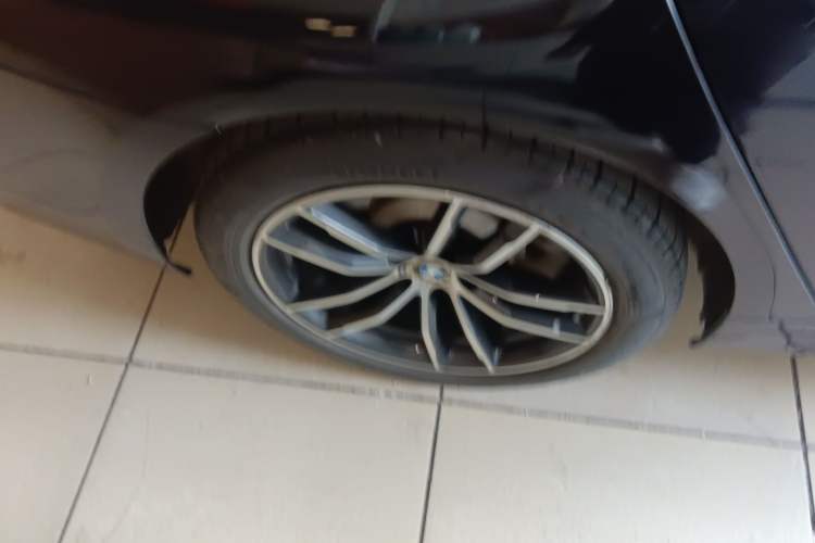 Used BMW 5 Series New Energy 2021 535Le Luxury Package Right Rear Wheel Hub