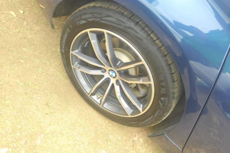 Used BMW 5 Series New Energy 2021 535Le M Sport Package Right Rear Wheel Hub