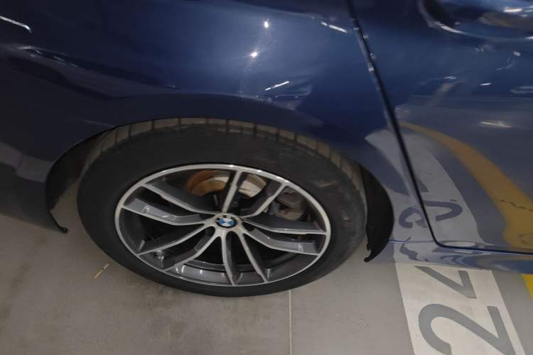 Used BMW 5 Series New Energy 2021 535Le M Sport Package Right Rear Wheel Hub