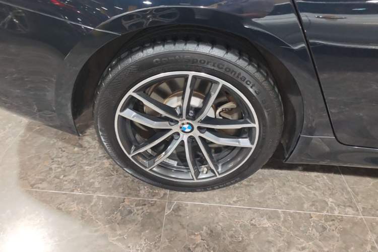 Used BMW 5 Series New Energy 2021 535Le Pioneer Edition M Sport Package Right Rear Wheel Hub