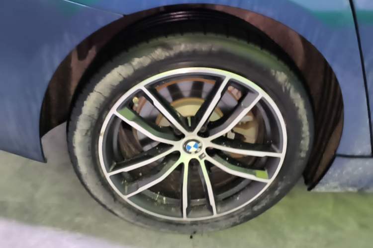 Used BMW 5 Series New Energy 2021 535Le M Sport Package Right Rear Wheel Hub