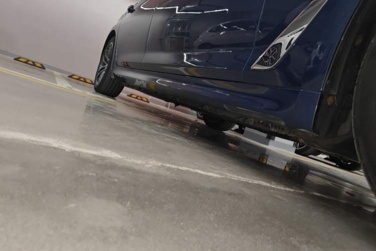 Used BMW 5 Series New Energy 2021 535Le M Sport Package Right Side Sill