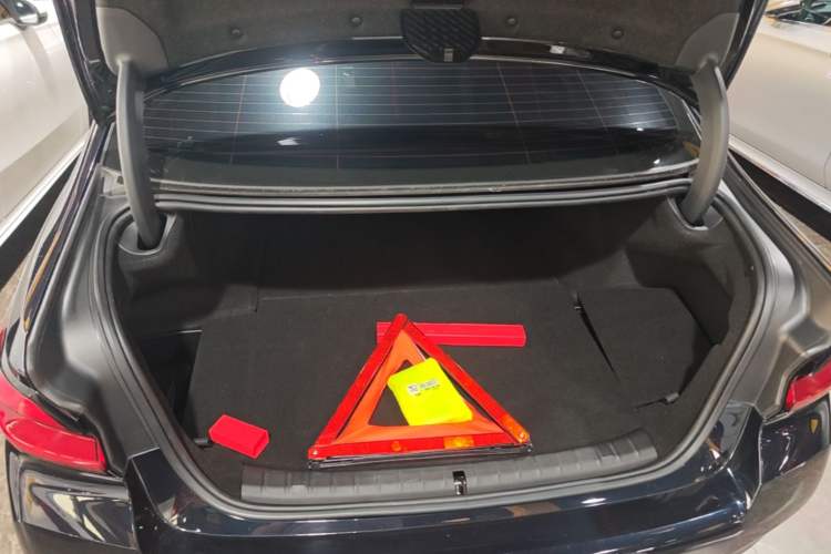 Used BMW 5 Series New Energy 2021 535Le Pioneer Edition M Sport Package Trunk