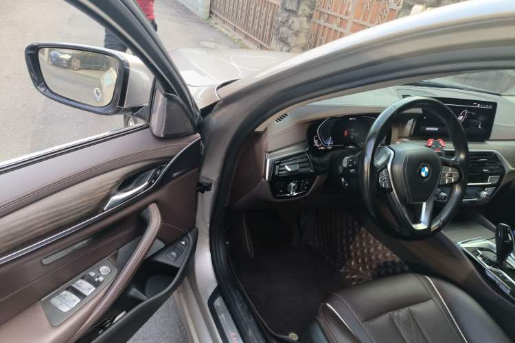 Used BMW 5 Series New Energy 2021 535Le Luxury Package Driver Seat