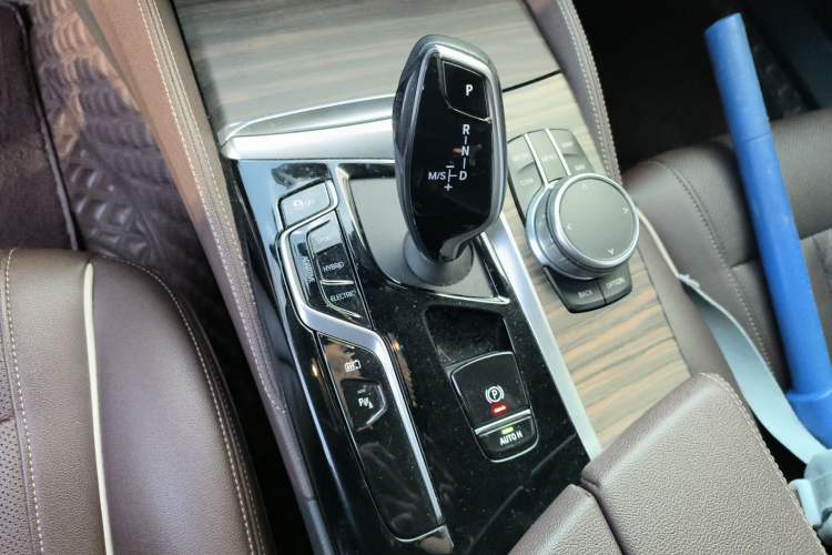Used BMW 5 Series New Energy 2021 535Le Luxury Package Gear Lever