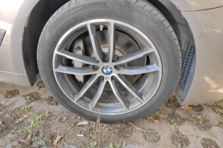 Used BMW 5 Series New Energy 2021 535Le Pioneer Edition M Sport Package Right Front Wheel Hub