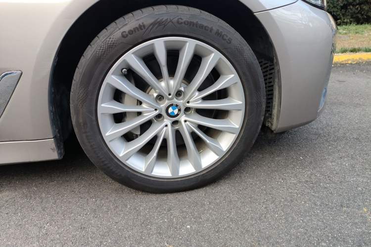 Used BMW 5 Series New Energy 2021 535Le Luxury Package Right Front Wheel Hub