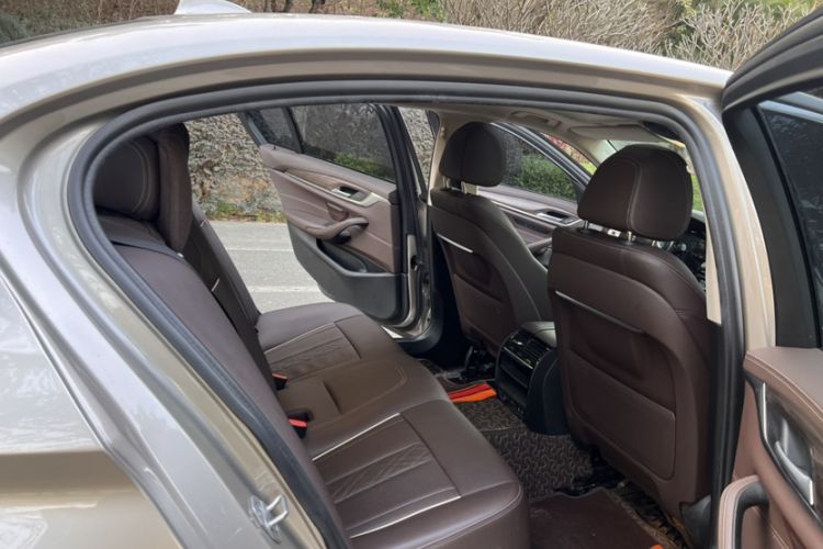 Used BMW 5 Series New Energy 2021 535Le Luxury Package Interior 1