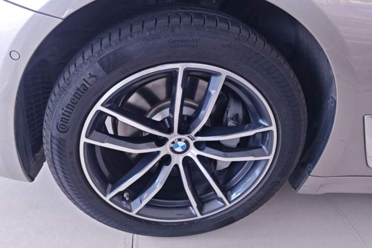 Used BMW 5 Series New Energy 2021 535Le M Sport Package Left Front Wheel Hub