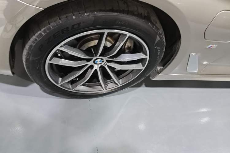 Used BMW 5 Series New Energy 2021 535Le M Sport Package Left Front Wheel Hub