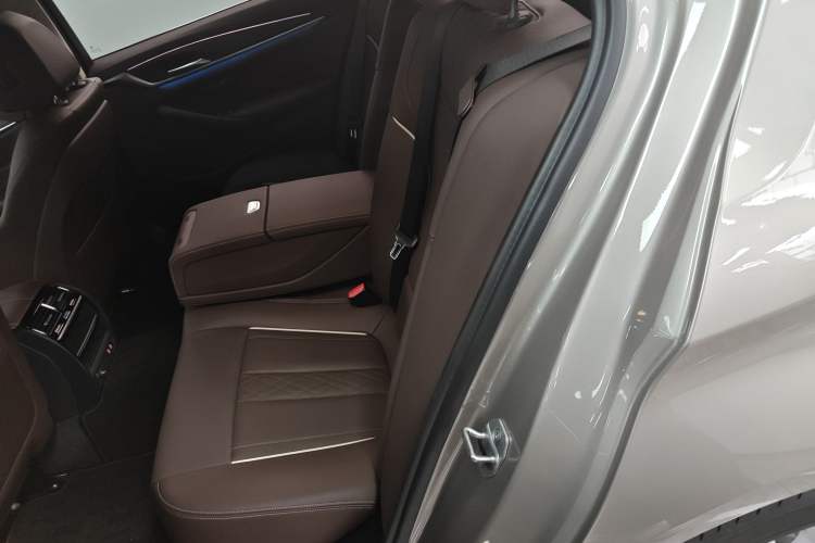 Used BMW 5 Series New Energy 2021 Updated 535Le Luxury Package Left Rear Seat